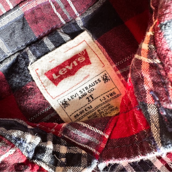 Levi’s • Plaid Button Down Shirt - Picture 4 of 4